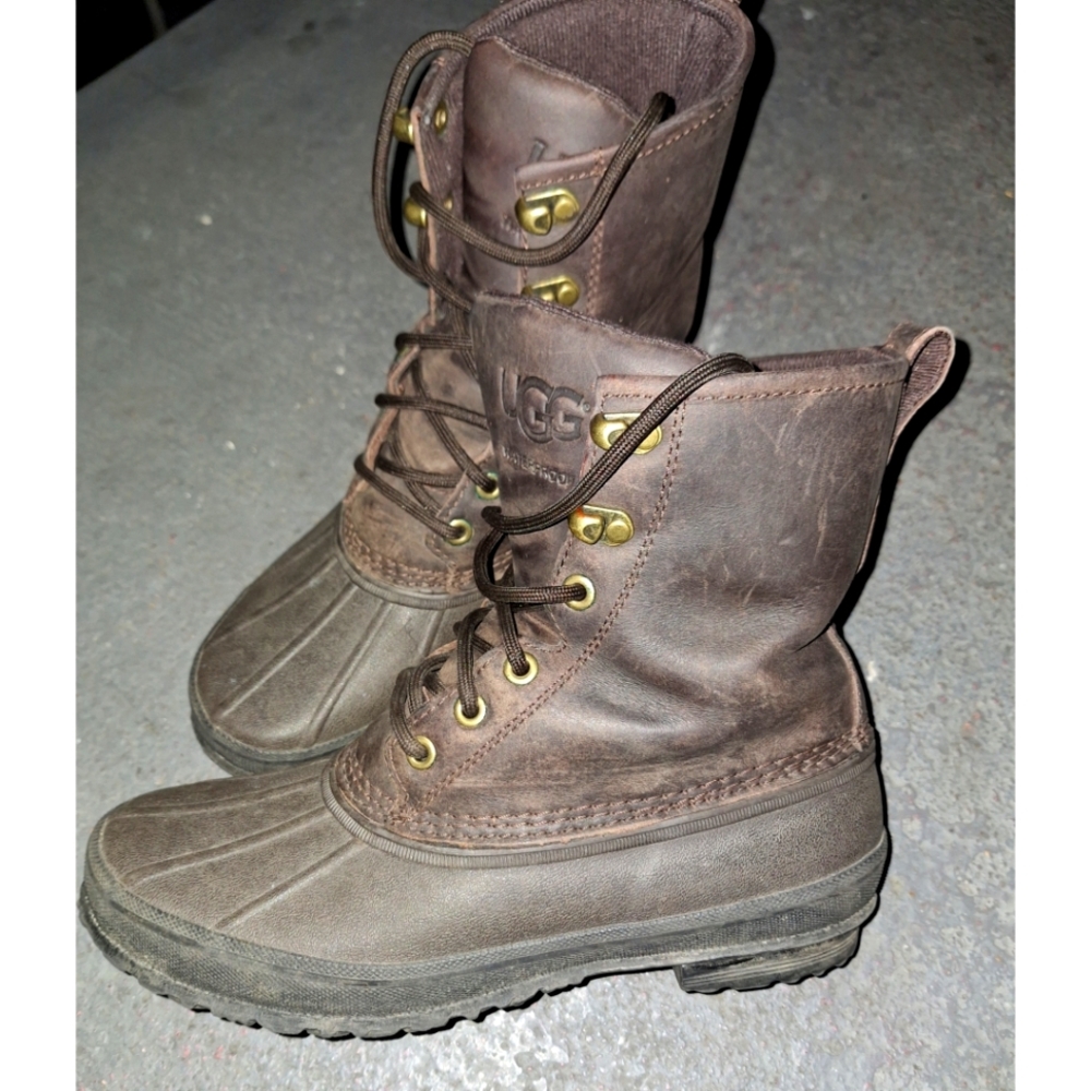 UGG | Men's Yucca Waterproof Boot - Stout Leather - Picture 9 of 15